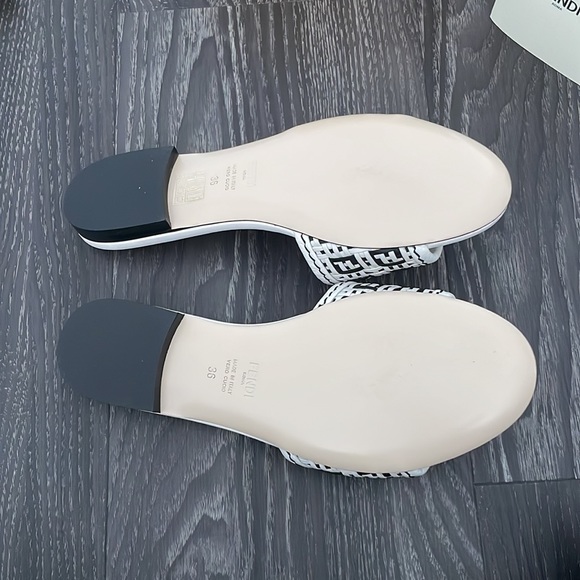 Fendi woven leather sandals - Picture 3 of 6